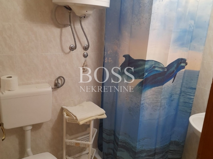 Rab, samostojeća kuća 320m2, prilika!