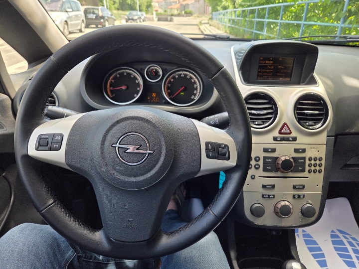 Opel Corsa 1.2 Automatic