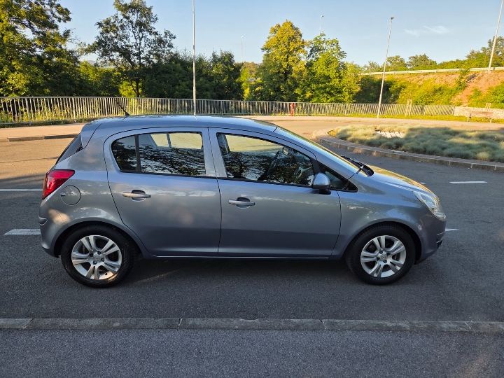 Opel Corsa 1.2 Automatic