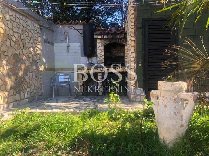 Novi Vinodolski, 56m2+dvorište 179m2, 165.000€
