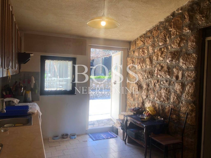 Novi Vinodolski, 56m2+dvorište 179m2, 165.000€