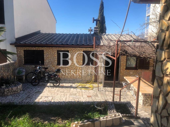 Novi Vinodolski, 56m2+dvorište 179m2, 165.000€