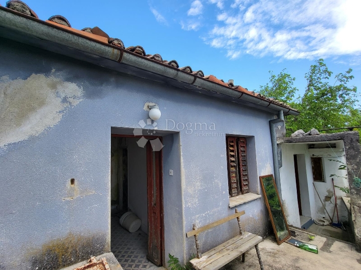 Primorska kućica za uređenje s pogledom na more