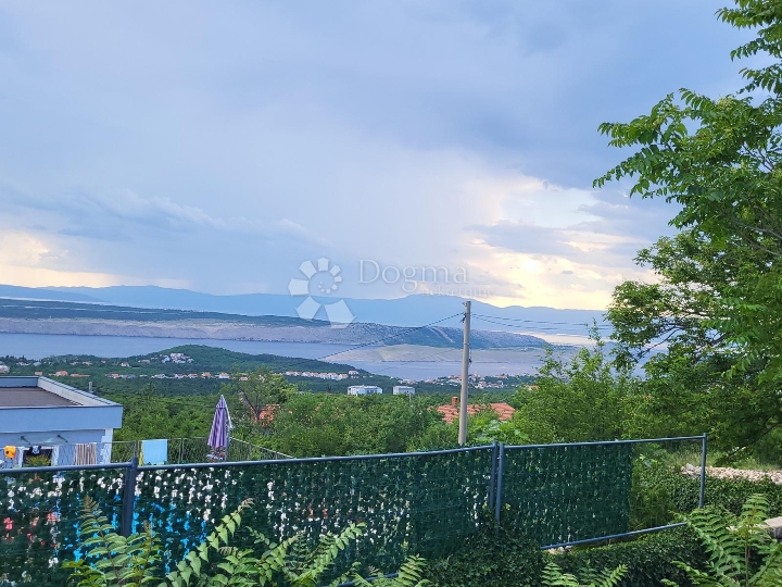 Primorska kućica za uređenje s pogledom na more
