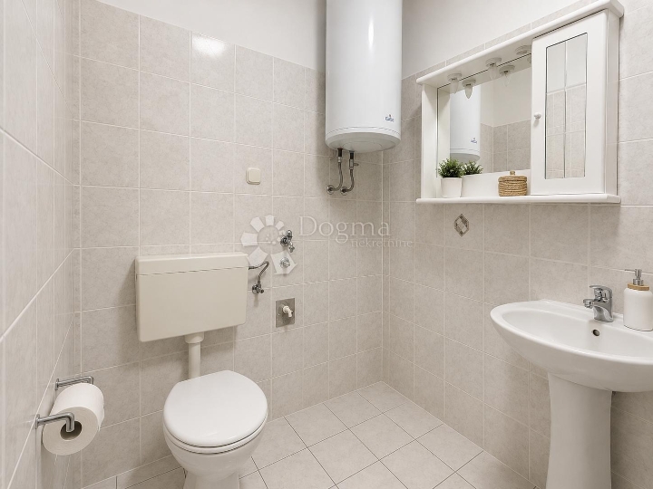 Prostrani 1S+DB apartman u Njivicama