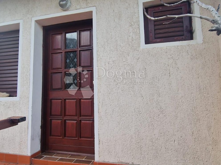 Apartman sa okućnicom-Baška