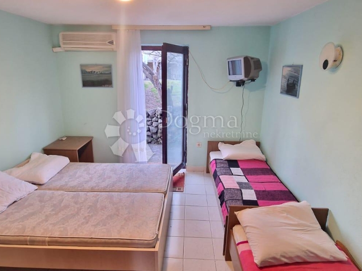 Apartman sa okućnicom-Baška