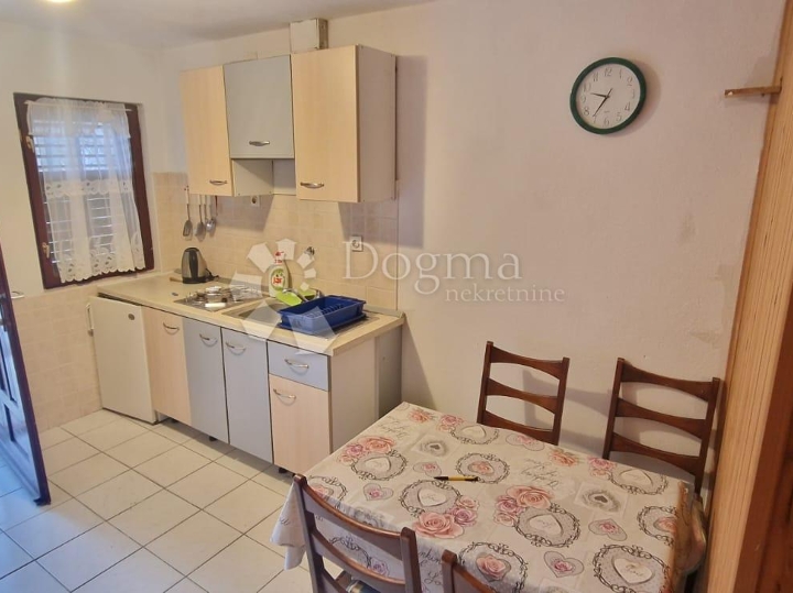Apartman sa okućnicom-Baška