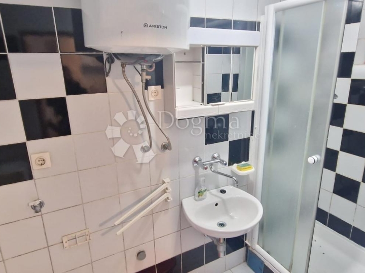 Apartman sa okućnicom-Baška