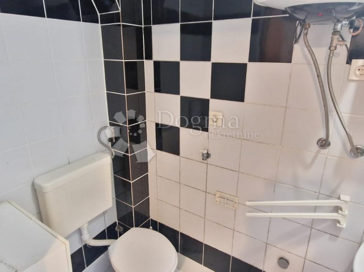 Apartman sa okućnicom-Baška