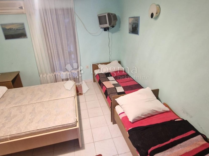 Apartman sa okućnicom-Baška