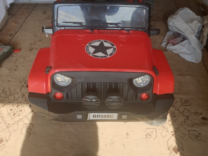 Jeep na akumulator