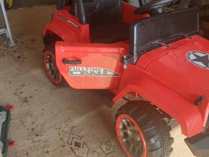 Jeep na akumulator