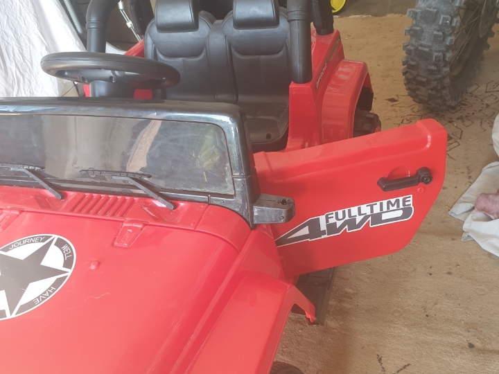Jeep na akumulator