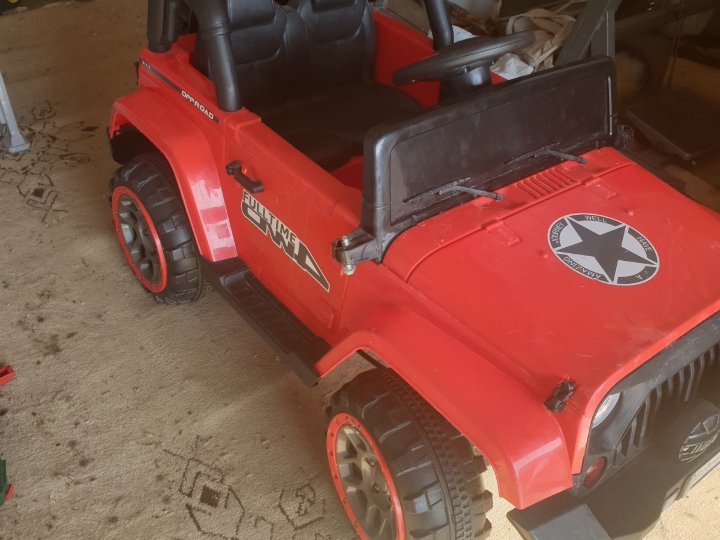 Jeep na akumulator