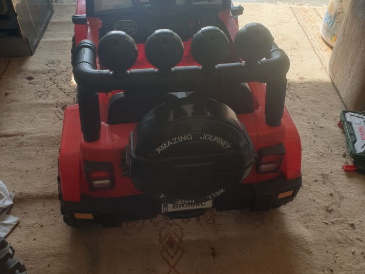 Jeep na akumulator