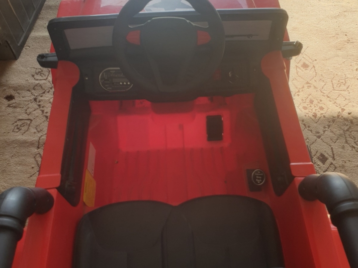 Jeep na akumulator