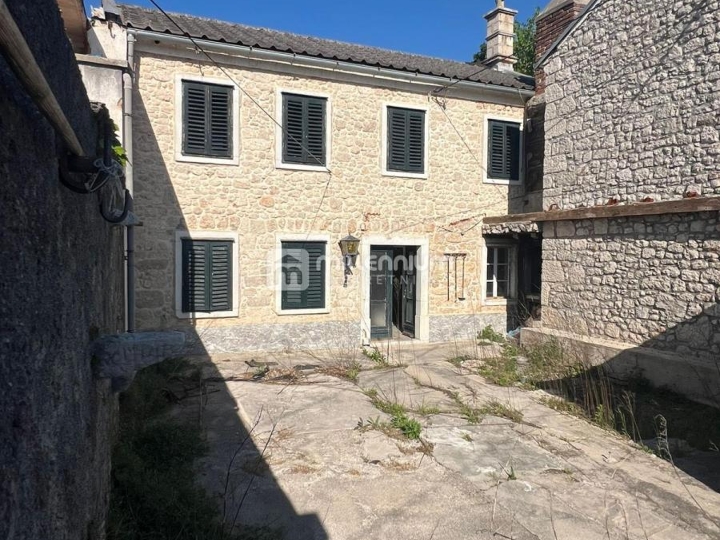 Zaleđe Crikvenice, Kostelj, 120m2, kuća u nizu s okućnicom