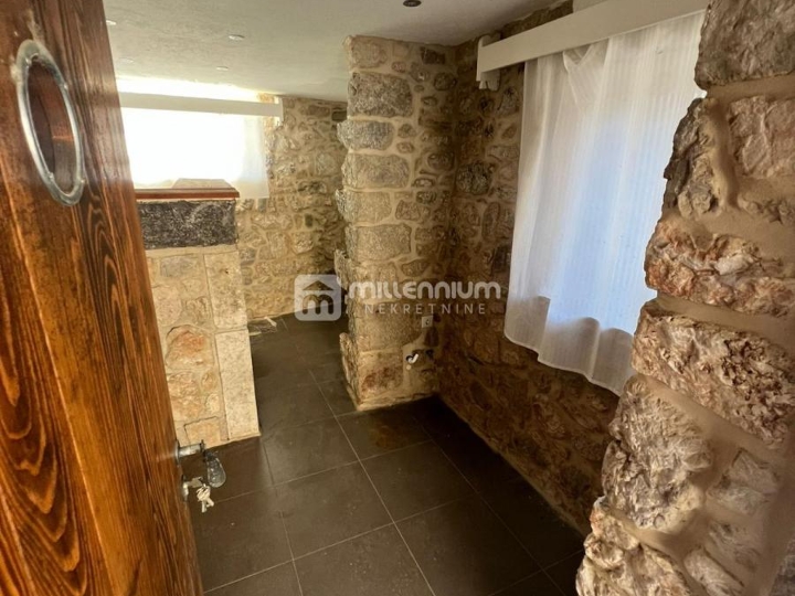 Zaleđe Crikvenice, Kostelj, 120m2, kuća u nizu s okućnicom