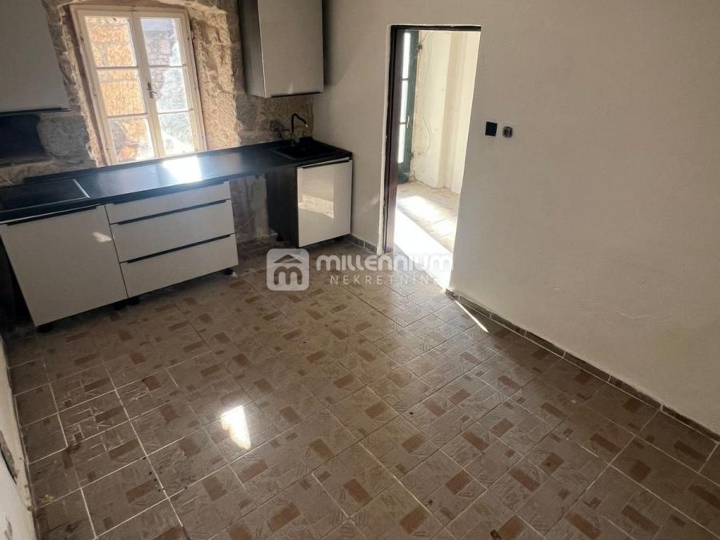 Zaleđe Crikvenice, Kostelj, 120m2, kuća u nizu s okućnicom