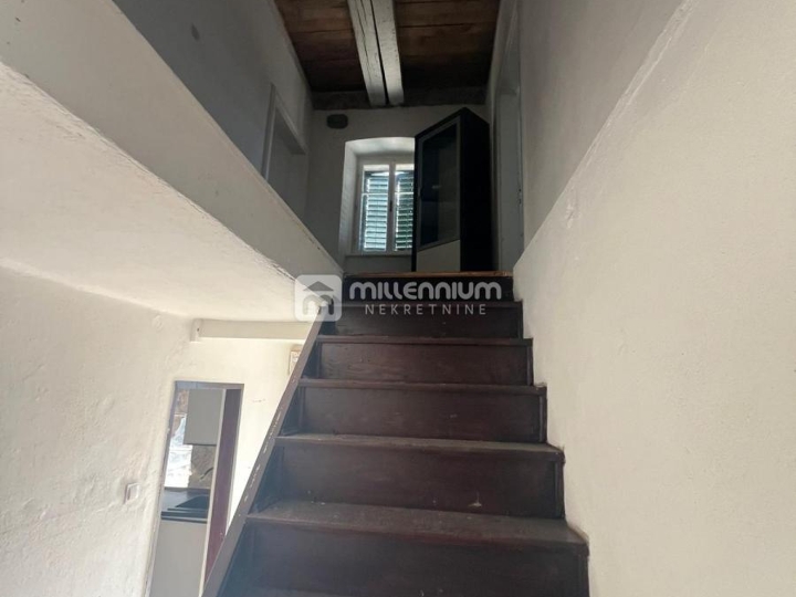Zaleđe Crikvenice, Kostelj, 120m2, kuća u nizu s okućnicom