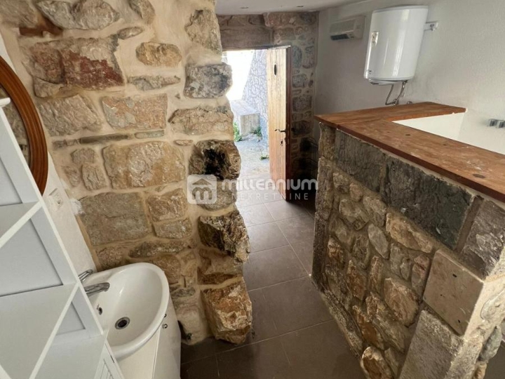 Zaleđe Crikvenice, Kostelj, 120m2, kuća u nizu s okućnicom