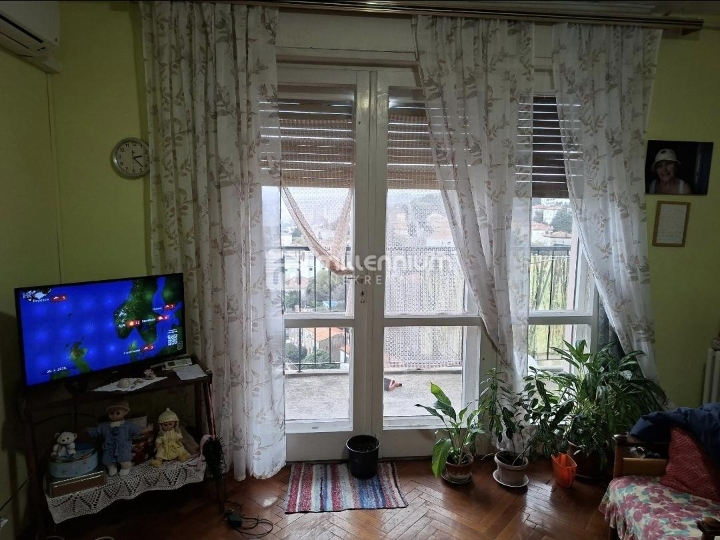 Krimeja, 70m2, 3-sobni stan s balkonom i lođom