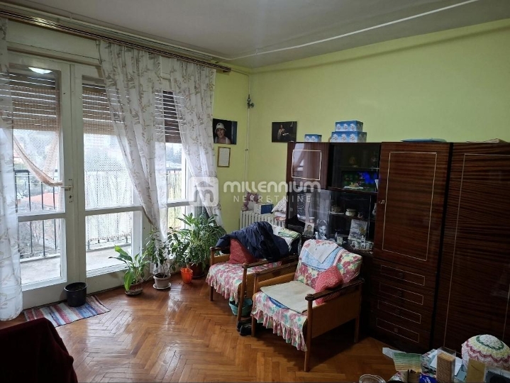 Krimeja, 70m2, 3-sobni stan s balkonom i lođom