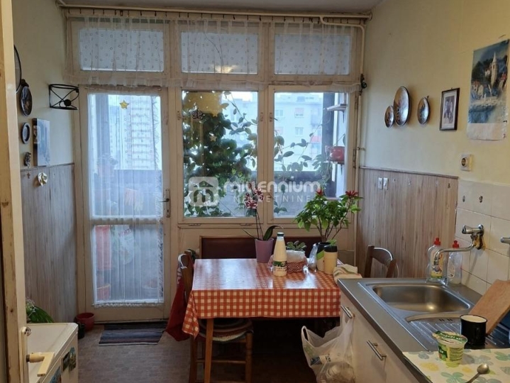 Krimeja, 70m2, 3-sobni stan s balkonom i lođom