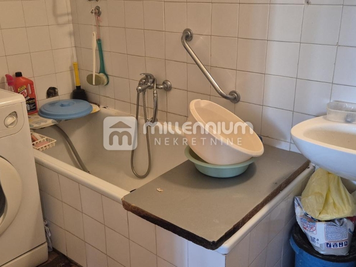 Krimeja, 70m2, 3-sobni stan s balkonom i lođom