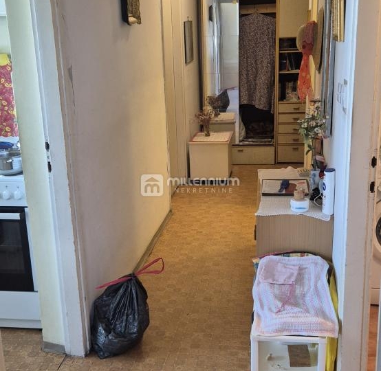 Krimeja, 70m2, 3-sobni stan s balkonom i lođom