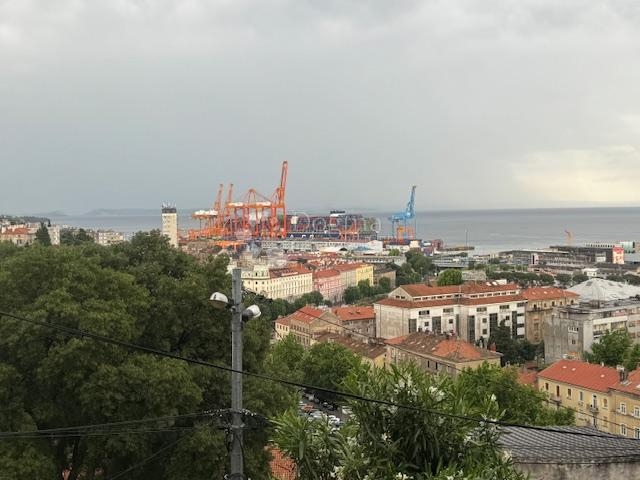 Belveder-stan s pogledom na more