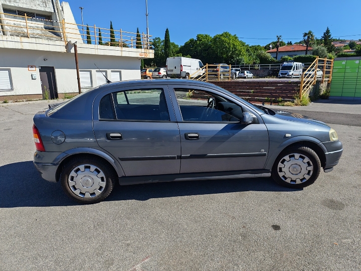 Opel Astra 2007 1.4 twinport, novi akumulator