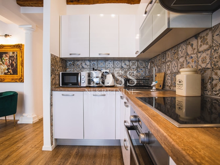Centar, 2S+DB, 75 m2- luksuzno uređen stan