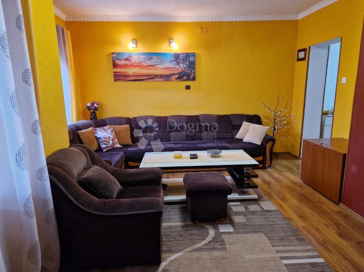 2 u 1 nekretnina: 3S+DB stan + apartman s okućnicom