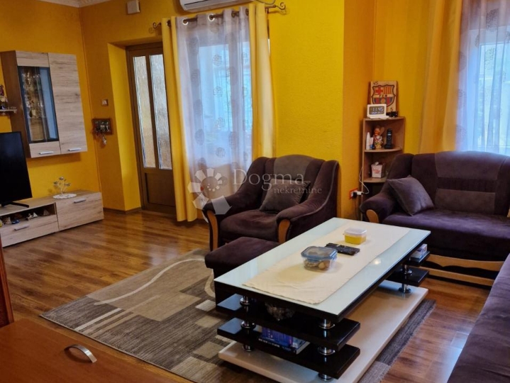2 u 1 nekretnina: 3S+DB stan + apartman s okućnicom