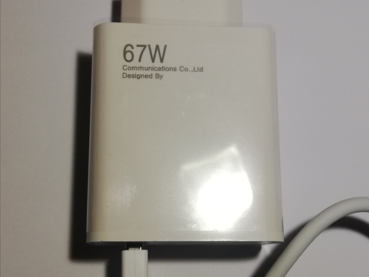 Adapter za mobitel i tehniku