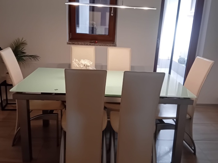 Stol za blagovaonu sa 6 stolica