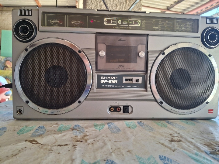 Sharp radio kazetofon