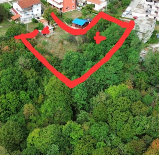 Zemljište sa strujom, vodom i  gospodarskim objektima u Marinićima