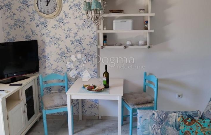 Ekskluzivno! Apartmanska vila u blizini mora