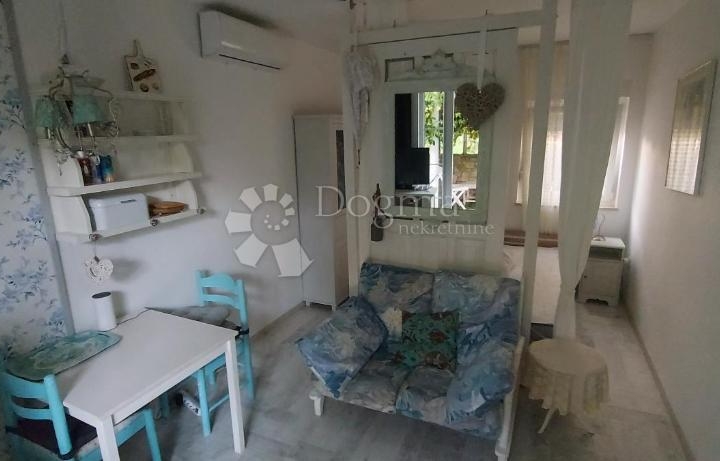 Ekskluzivno! Apartmanska vila u blizini mora
