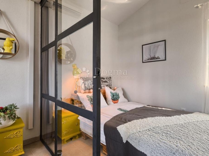 Ekskluzivno! Apartmanska vila u blizini mora