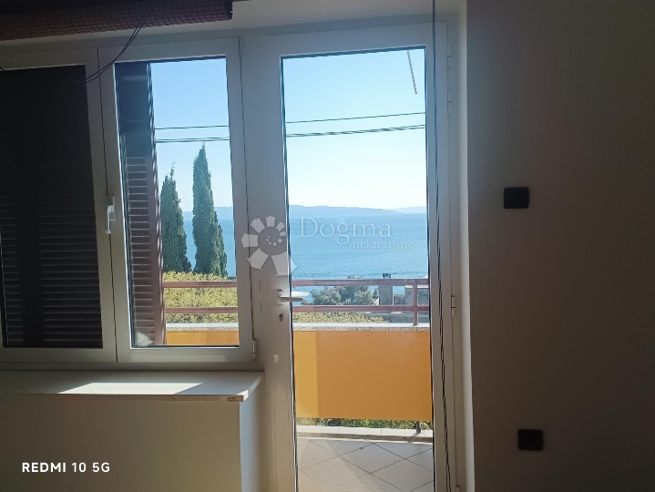 Pećine - moderna garsonijera s panoramskim pogledom na Kvarner!