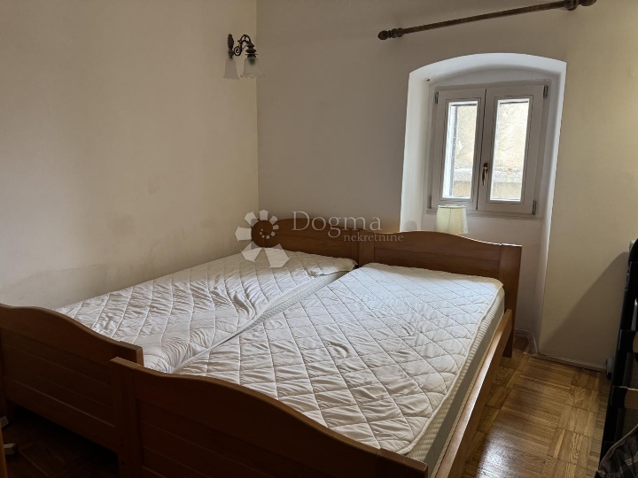 Kuća u staroj jezgri Baške - 15 m od plaže