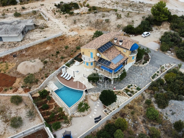 Brodarica, Šibenik - kuća s bazenom i pogledom