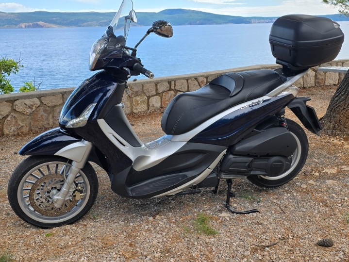 Piaggio Beverly 300, 2015. god., reg. godinu dana