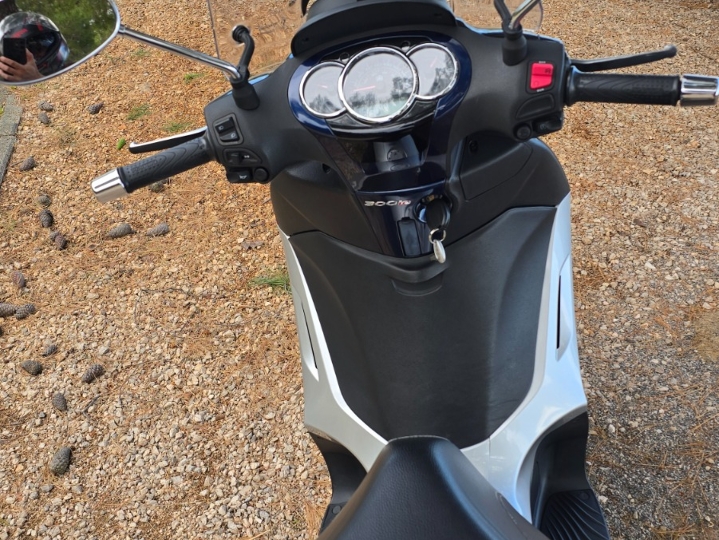 Piaggio Beverly 300, 2015. god., reg. godinu dana