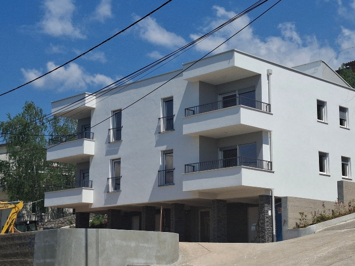 Prodajem novi 2S+DB sa 2 parkirna mjesta