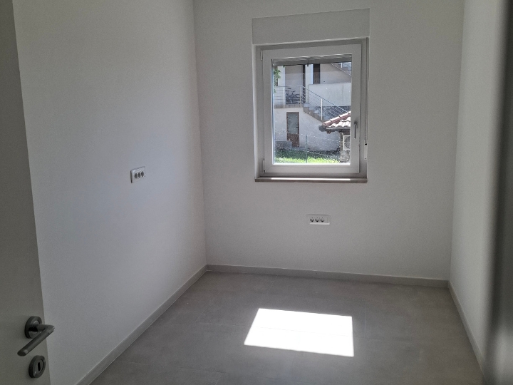 Prodajem novi 2S+DB sa 2 parkirna mjesta